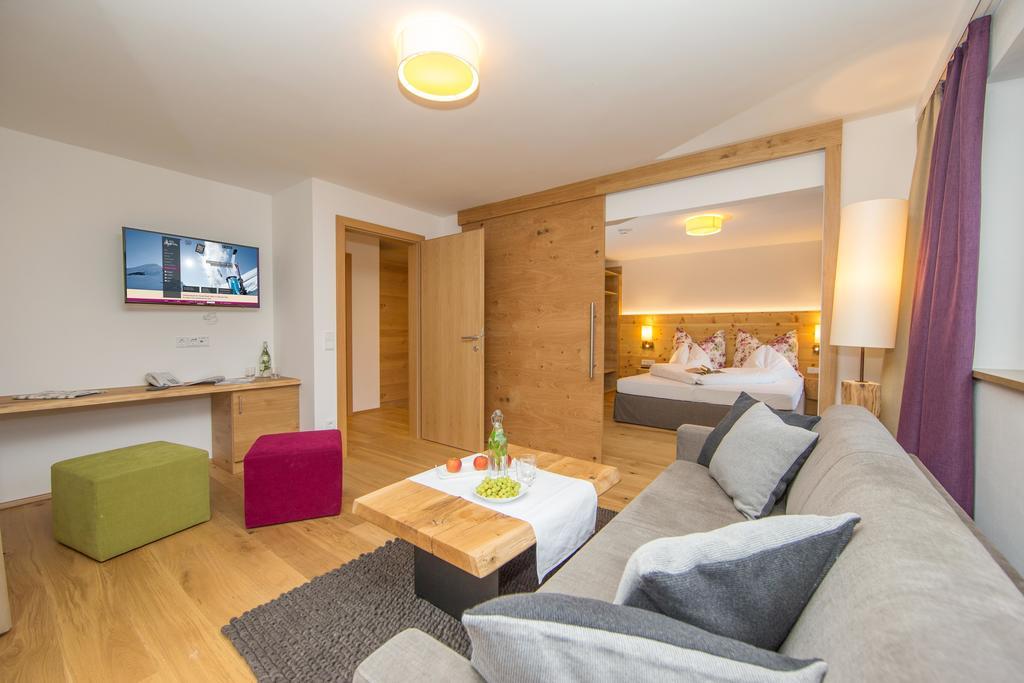 Hotel Stadt Wien ツェル アム ゼー 部屋 写真