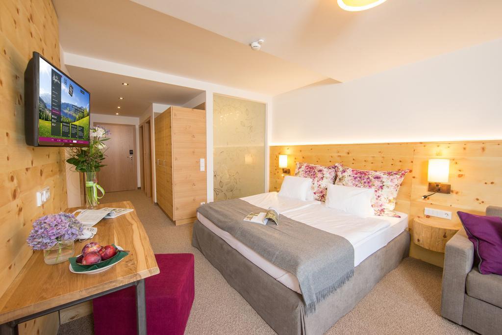 Hotel Stadt Wien ツェル アム ゼー 部屋 写真