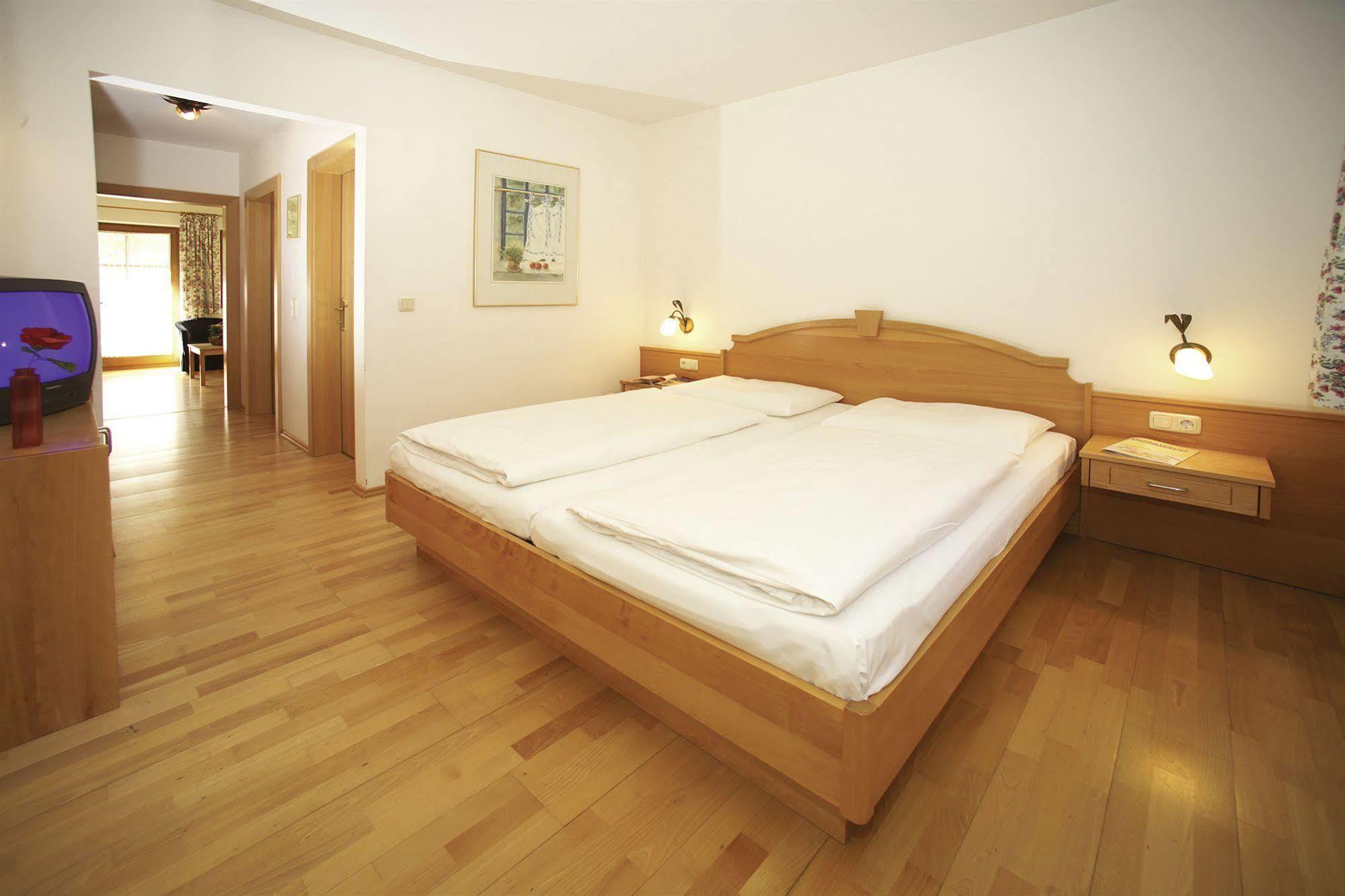 Hotel Stadt Wien ツェル アム ゼー エクステリア 写真